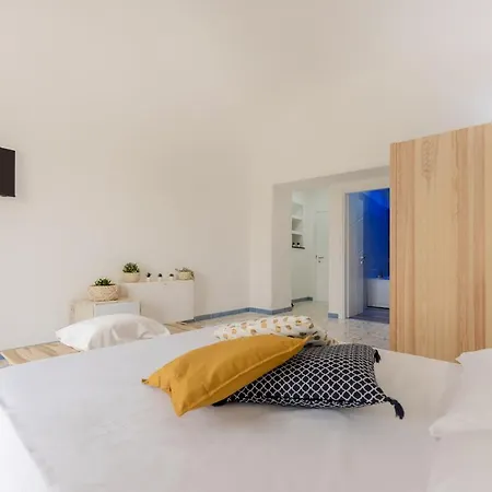 Il Poeta Aparthotel *