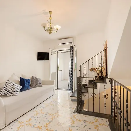 Il Poeta Aparthotel *